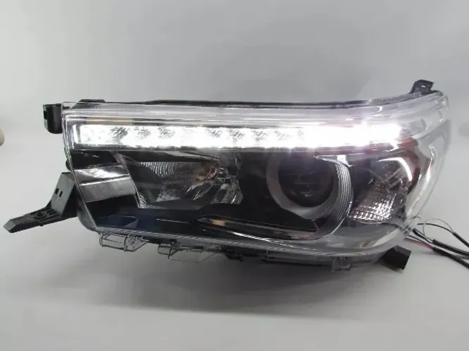 Farol Hilux srx 2019 