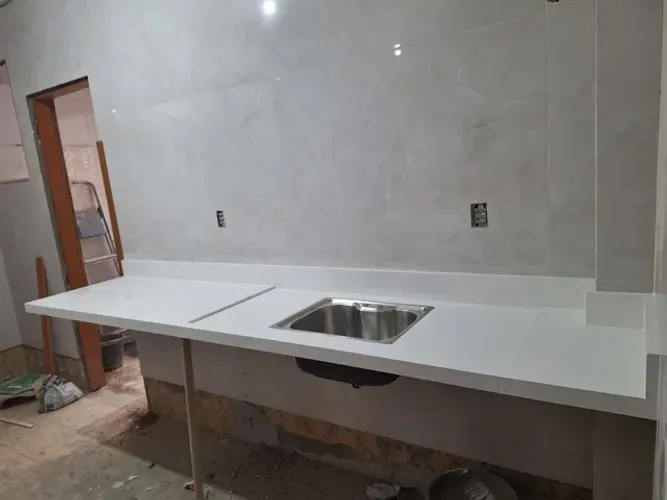 Bancada de cozinha em porcelanato