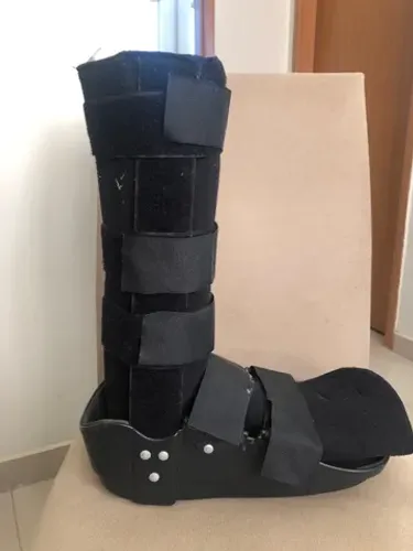 Bota ortopédica cano longo