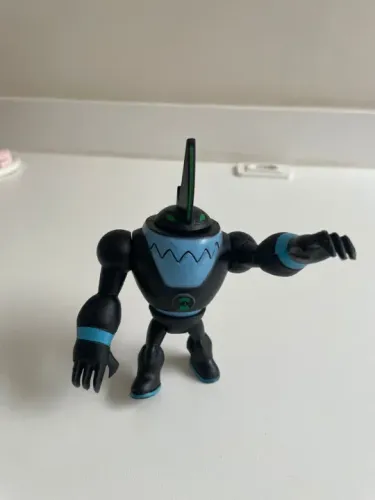 Boneco Ben 10