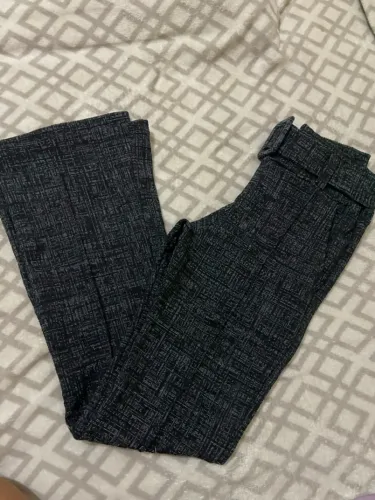 Calça com cinto