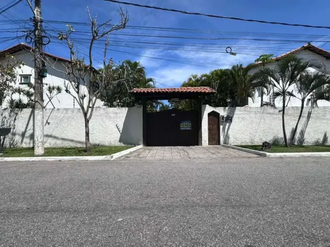 Casa em condomínio com 4 quartos para temporada  Braga  Cabo Frio/RJ