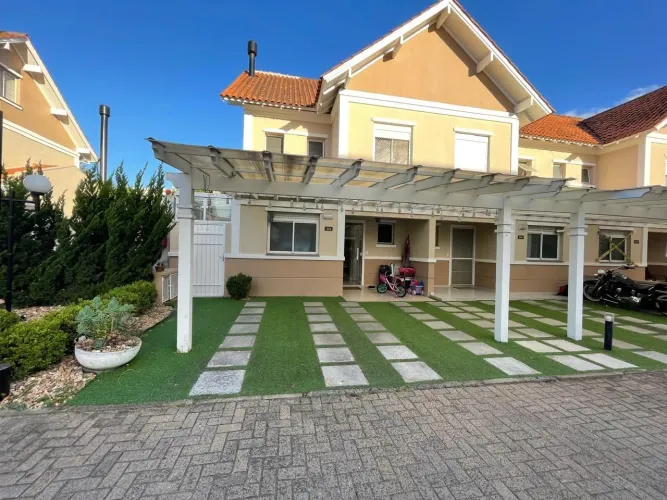 Casa de Condomínio em Sarandi