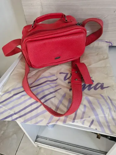 Bolsa Via Mia,de Couro legítimo Alça transversal de Mão. Transversal
