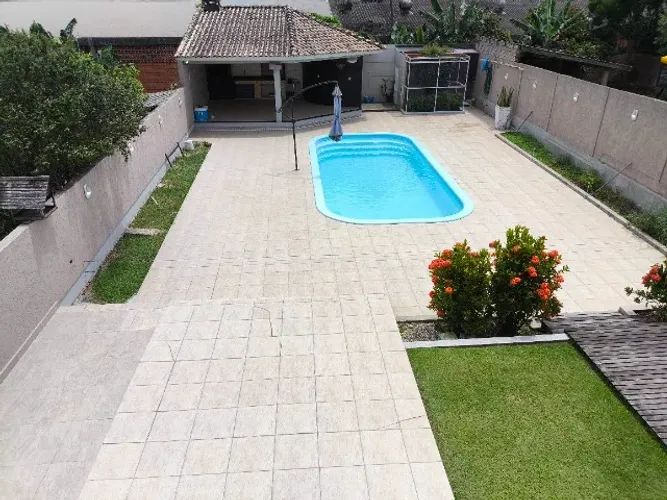 Casa 4 dorm escritório Piscina em AMPLO terreno próxima ao centro Criciúma ACEITA PERMUTA
