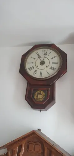 Relógio oitavado de parede antigo