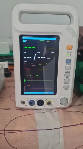 Monitor multiparametro UTI móvel 