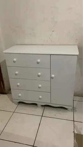 Cômoda Branca 4 Gavetas com Porta