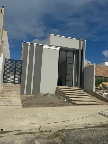 Casa com 2/4 sendo 1 suíte - Fachada moderna - Condomínio Jardim dos Girassóis