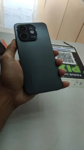 Vendo celular muito novo pra vender logo zerado infinix smart9 