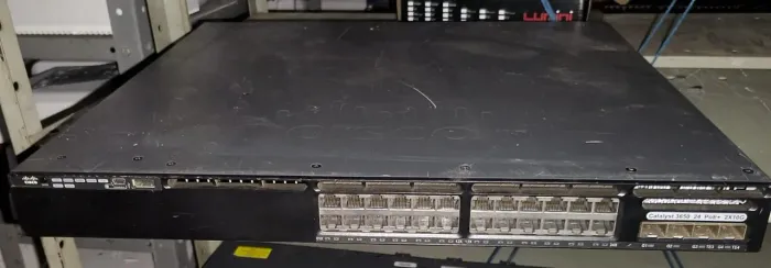 Switches Cisco Catalyst Série 3650 24 portas 10/100/1000 Ethernet PoE+ e 2x10G Uplink