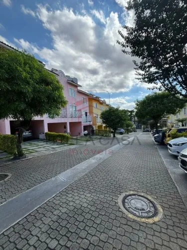 Casa à venda condomínio fechado na Vila Carrão, São Paulo