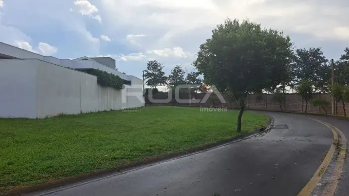 Terreno à venda em condomínio fechado no bairro Quebec, São Carlos