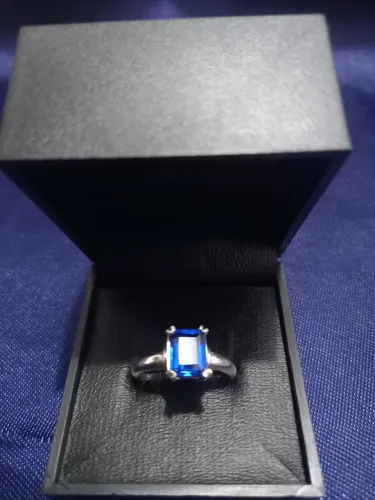 Anel confeccionado em prata 925 "Safira zircônia azul" n° 22