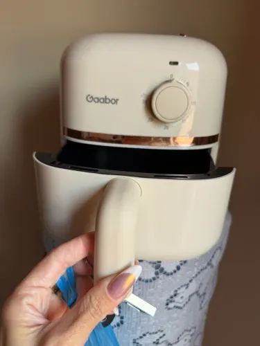 Airfryer de 1.5 Lt branca com dourada nova