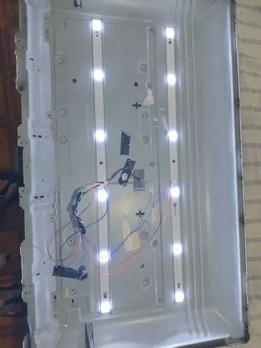 Vende-se um kit led de tv tcl 32l2800