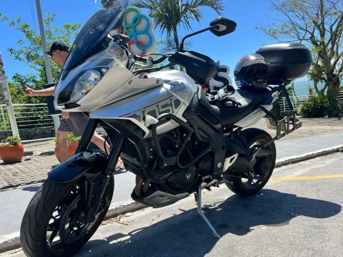 TRIUMPH TIGER 1050 CC ANO 2017 BAIXO KM BEM CONSERVADA 