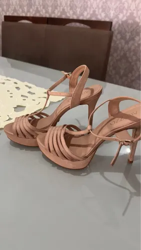 Sandália Arezzo Bege