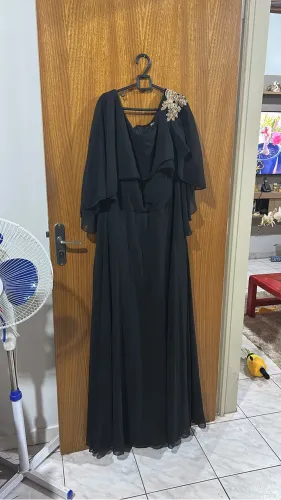 Vestido longo preto com dourado