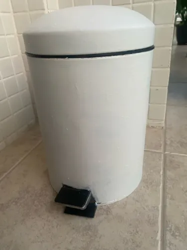 Lixeira para banheiro ou cozinha com pedal