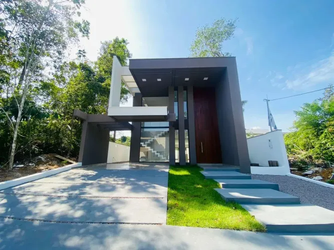 Sofisticação Máxima: 4 Suítes e Piscina com Cascata no Alphaville 4!