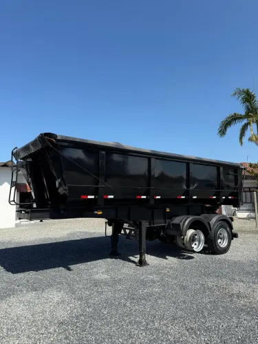 Caçamba 2 Eixos - 2022