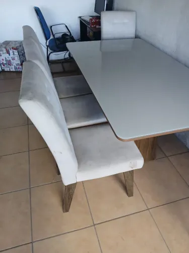 Mesa de vidro 6 lugares com pouco uso, negociável 