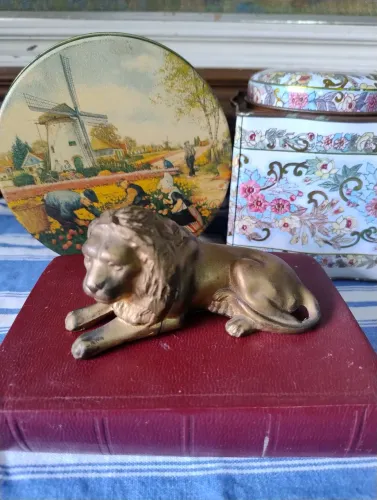Estatueta de Leão Decorativa