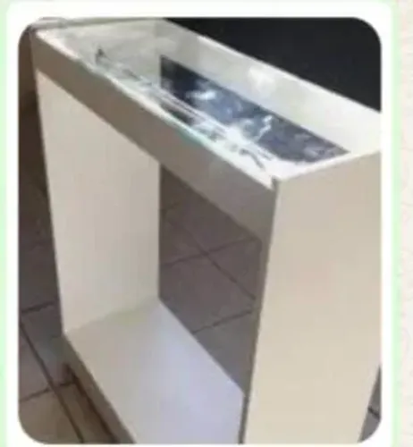 Balcão para loja de roupas com arara 