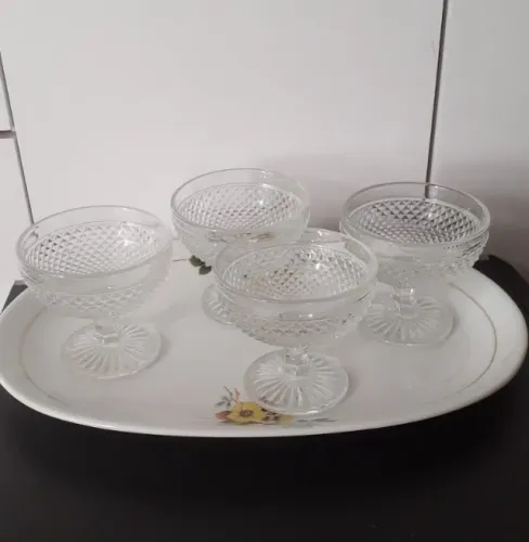 conjunto antigo de taças