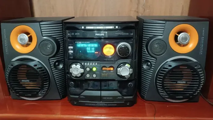 MiniSystem Philips 3Cds Fita k7 Rádio Retrô Som Vintage Fw-c555/19 Funciona Parcial(Bangu)