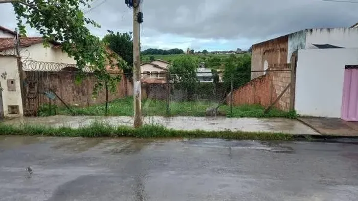 LOTE 274m2 À VENDA - Bairro Alcides Rabelo