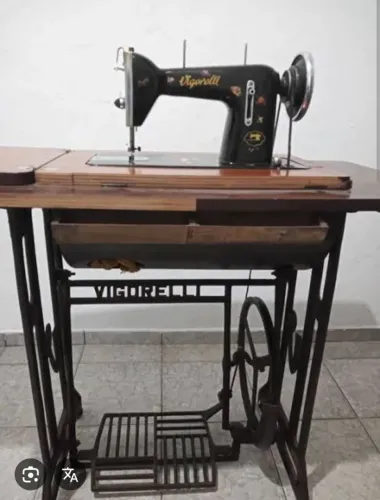 Máquina de Costura Vigorelli Antiga