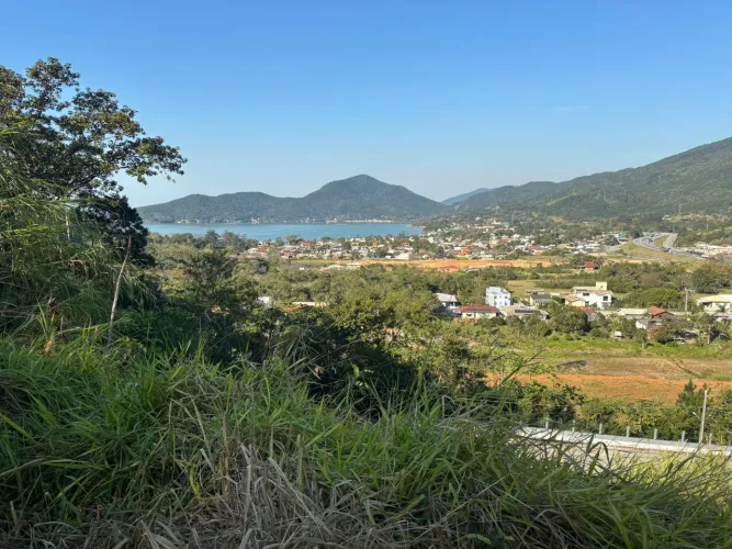 Excelentes Terrenos na Enseada de Brito Pertinho do Mar em Palhoça/SC! DESCONTO DE 20% À V