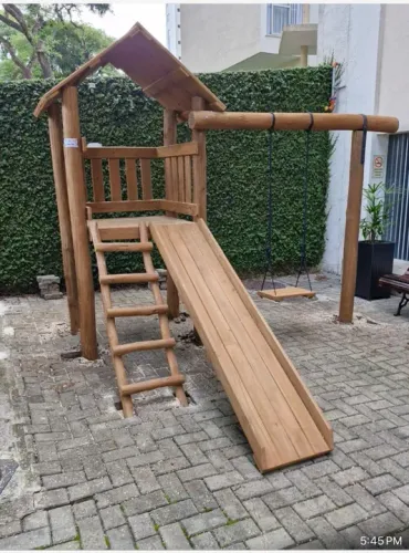 Playground Infantil de Madeira com Escorregador e Escada