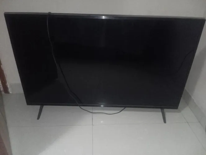 TV LG 43 polegadas - Tela quebrada - Para retirada de peças