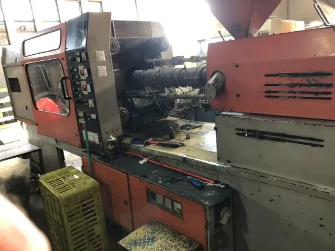 Injetora Plásticos Himaco 220 Ton