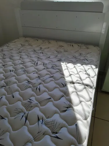 Cama de casal + colchão de molas novíssimo.