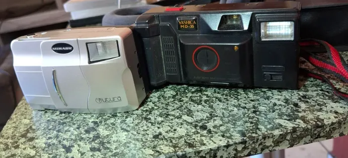 Câmeras fotográfica Mirage e Yashica