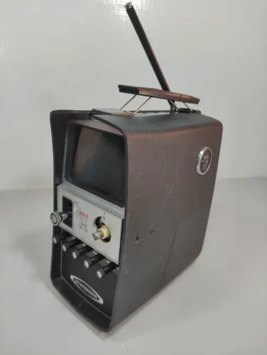 *Defeito LEIA* - Mini TV Sr3 Portátil Japan 6cl Preto (Usado)