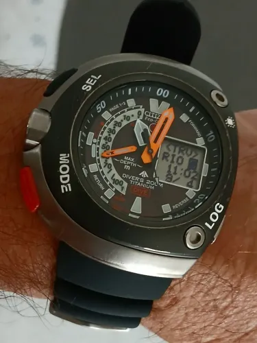 Relógio Citizen Aqualand Meia Lua Titanium Eco-Drive  raridade 