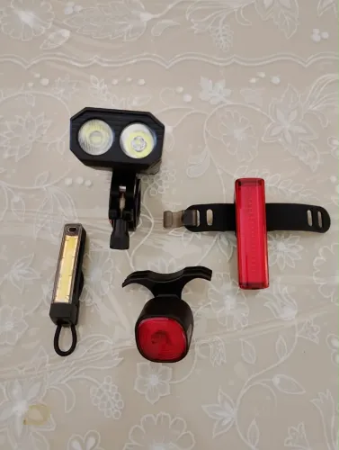 Farol sinalizador de bicicleta