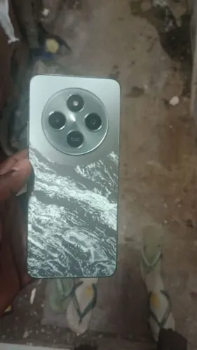Poco C75 semi novo.