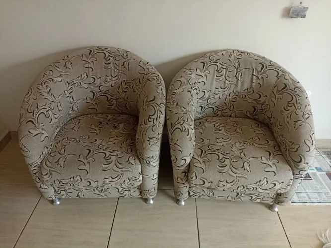 Vendo 2 poltronas 100 reais cada