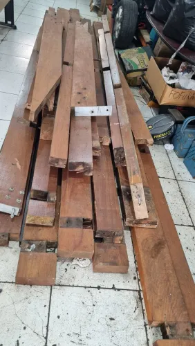 Lote de madeira para pergolado