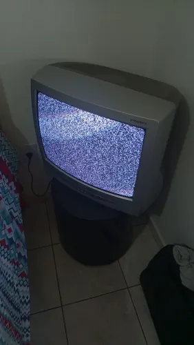 TV de tubo 20" funcionando 