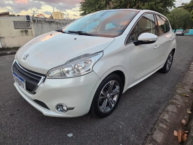 Peugeot 208 Griffe 1.6 Flex 16V 5P Aut. 2014