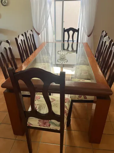 Mesa de jantar para 8 lugares + 8 cadeiras