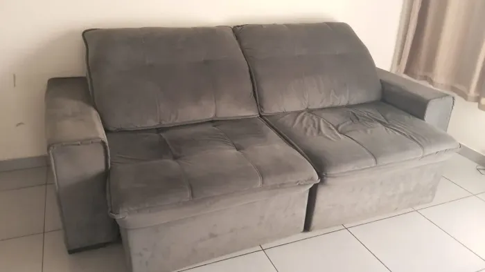 Vendo esse sofá retrátil, essa estante e a Tv de 50 polegadas Philips. Led  smarte Tv .
