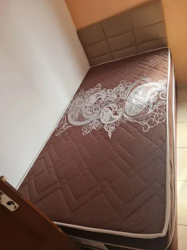 Vende-se cama solteirão com cabeceira semi,nova